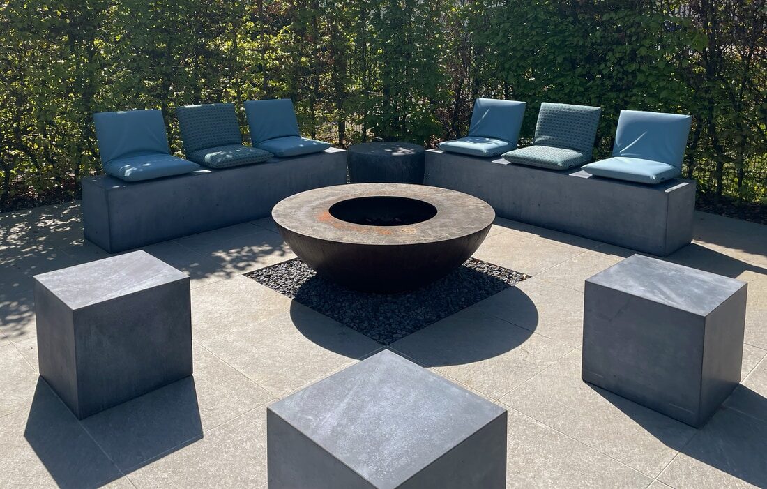 Betonbank und Sitzwürfel Massa