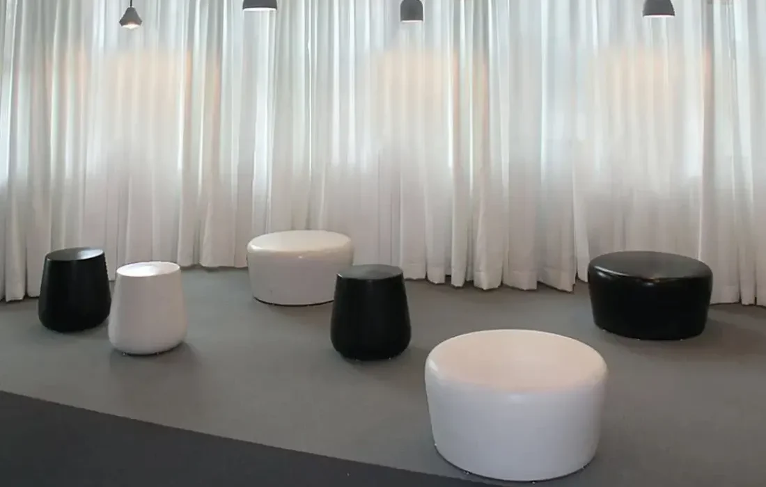 beton-sitzhocker-rund-anthrazit-weiss-sitt-1100-oggi-beton Betonhocker SITT